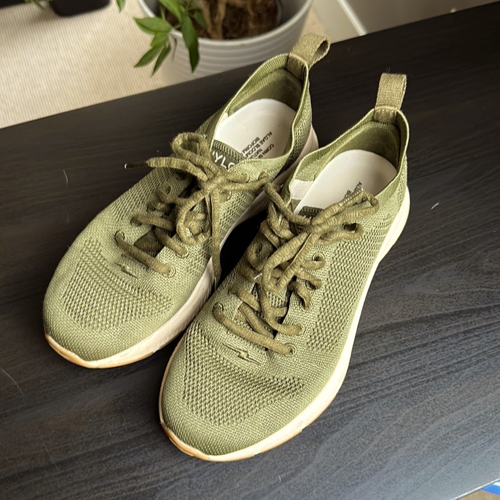 Hylo women’s sneakers